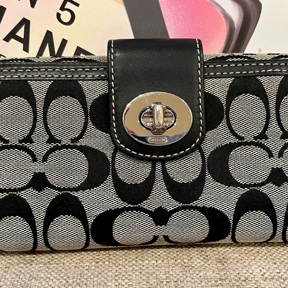 COACH Black Signature Turnlock Wallet - Picture 12 of 16